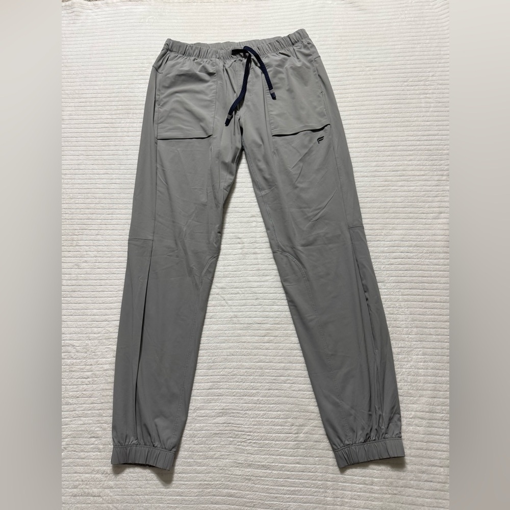 Fabletics Men's Cargo Pants in Light Gray